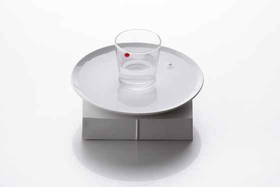 Water table clock                           Tasarımcı : Kouichi Okamoto ve seramik çalışması Daniel Jo